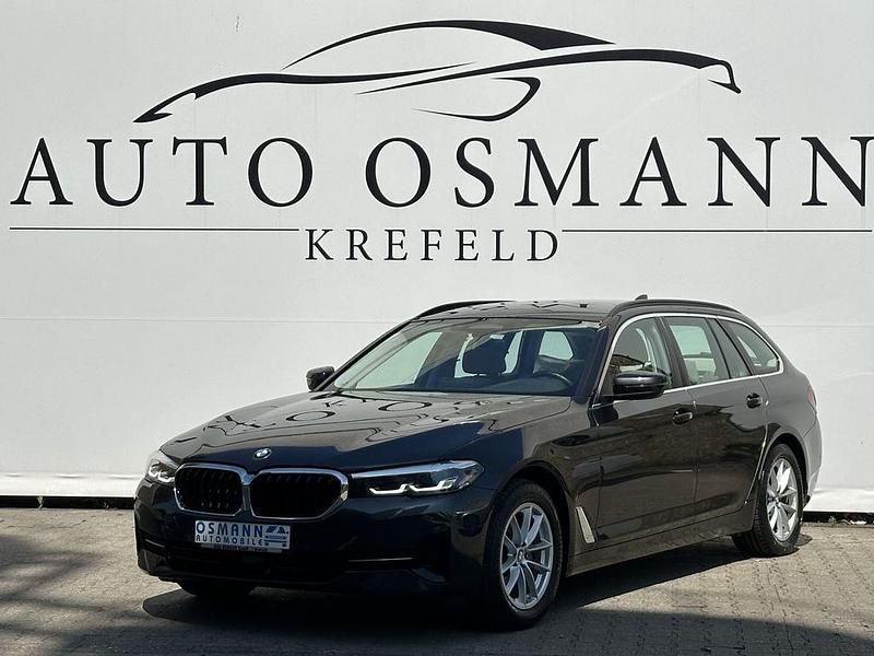 Grau Gebraucht 2023 BMW 520 Sport Line Kombi | 31.950 € (Guter Preis) - Bild 1/4