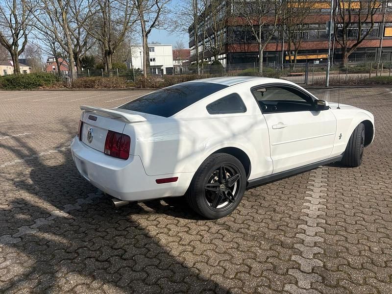 Gebraucht Ford Mustang 210 PS (154 kW) 2006 Weiß Coupé