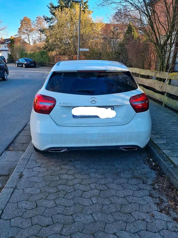 Gebraucht Mercedes A200 136 PS (100 kW) 2016 Weiß Kleinwagen