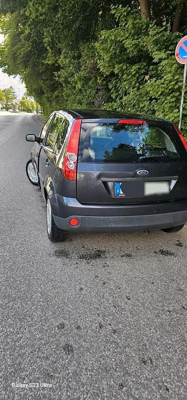 Gebraucht Ford Fiesta 60 PS (44 kW) 2005 Grau Kleinwagen