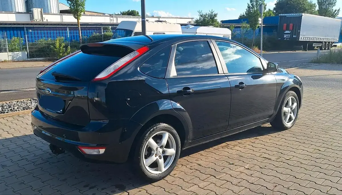 Gebraucht Ford Focus 100 PS (73 kW) 2008 Schwarz Kleinwagen