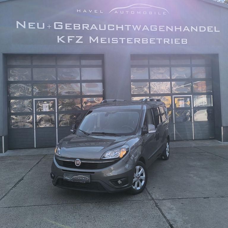 Grau Gebraucht 2019 Fiat Doblò Lounge Van / Kleinbus | 9.890 € (Guter Preis) - Bild 1/4