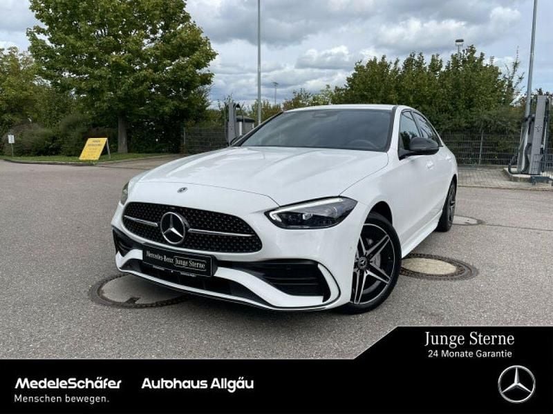 Polarweiß Gebraucht 2024 Mercedes C300e AMG Limousine | 43.419 € (Fairer Preis) - Bild 1/4