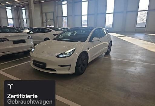 Weiß Gebraucht 2021 Tesla Model 3 Long Range RWD Limousine | 28.900 € (Teuer) - Bild 1/4
