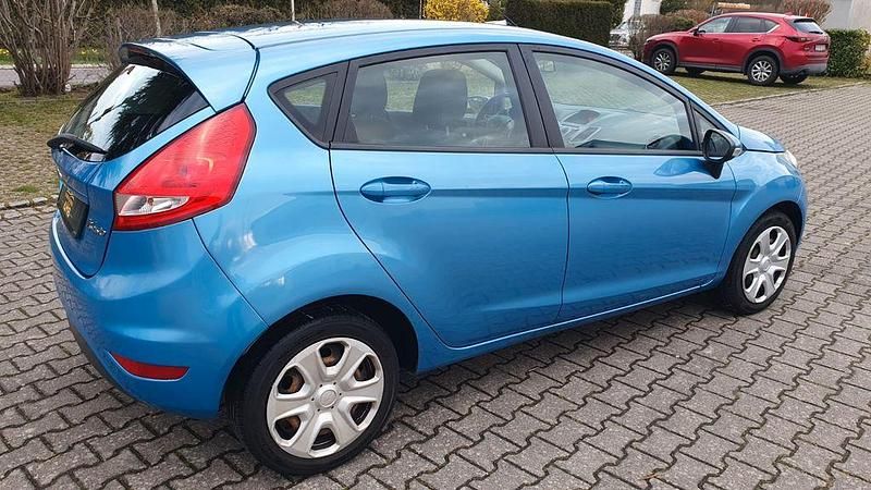 Gebraucht Ford Fiesta Trend 82 PS (60 kW) 2011 Blau Kleinwagen