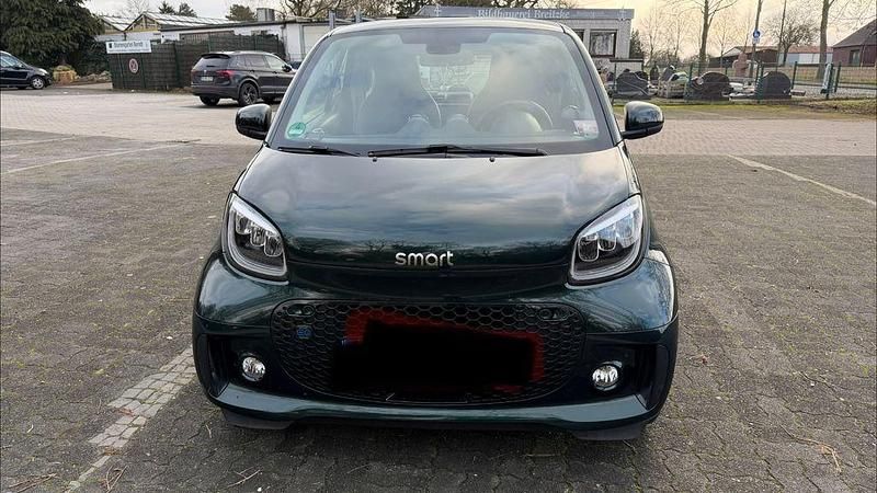 Grün Gebraucht 2021 Smart ForTwo Electric Drive Coupé | 11.800 € (Fairer Preis) - Bild 1/4