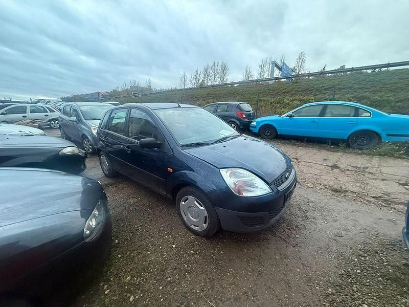 Blau Gebraucht 2004 Ford Fiesta Limousine | 1.500 € (Fairer Preis) - Bild 1/4