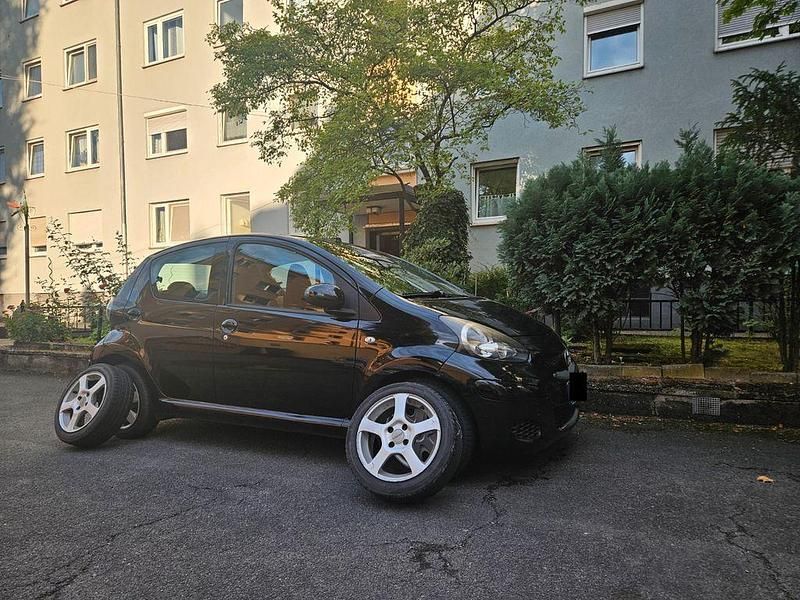 Schwarz Gebraucht 2009 Toyota Aygo Kleinwagen | 2.850 € (Fairer Preis) - Bild 1/4