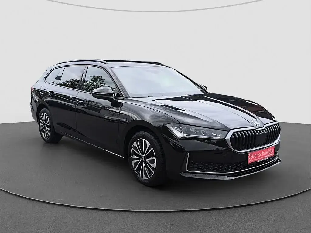 Gebraucht Skoda Superb Selection 150 PS (110 kW) 2025 Ebony schwarz metallic (metallic) Kombi