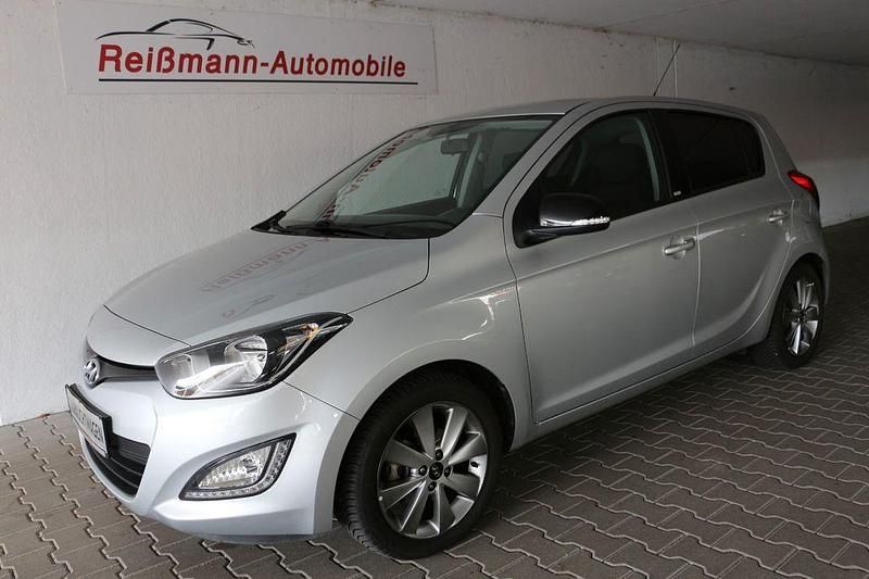 Gebraucht Hyundai i20 Edition 86 PS (63 kW) 2014 Silber Kleinwagen