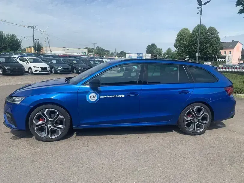 Gebraucht Skoda Octavia RS 200 PS (147 kW) 2023 Raceblau metallic Kombi