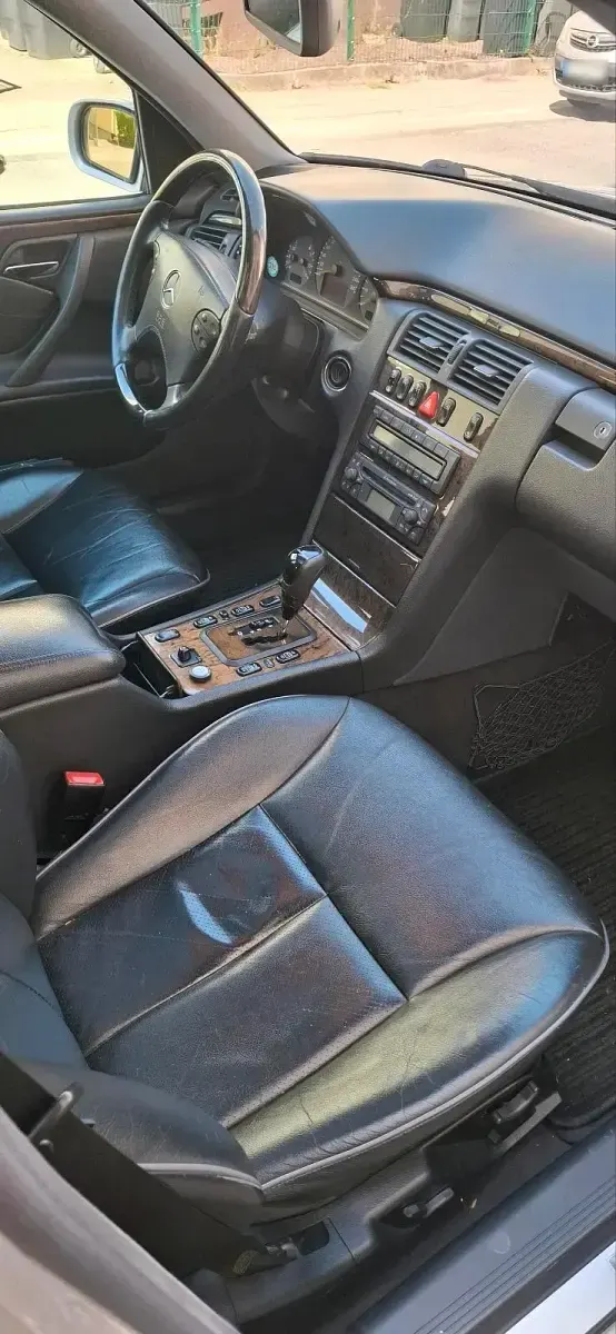 Gebraucht Mercedes E240 170 PS (125 kW) 2000 Grau Kombi