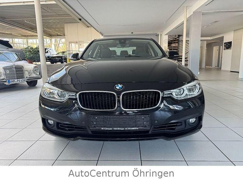 Gebraucht BMW 318 Advantage 136 PS (100 kW) 2018 Schwarz Limousine