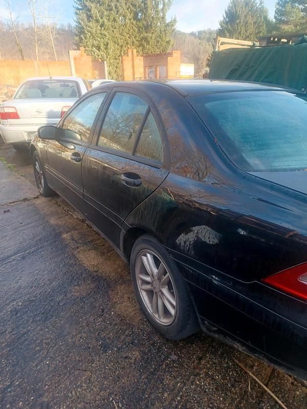 Second-hand Mercedes C180 Classic 143 CP (105 kW) 2002 Negru Berlinǎ
