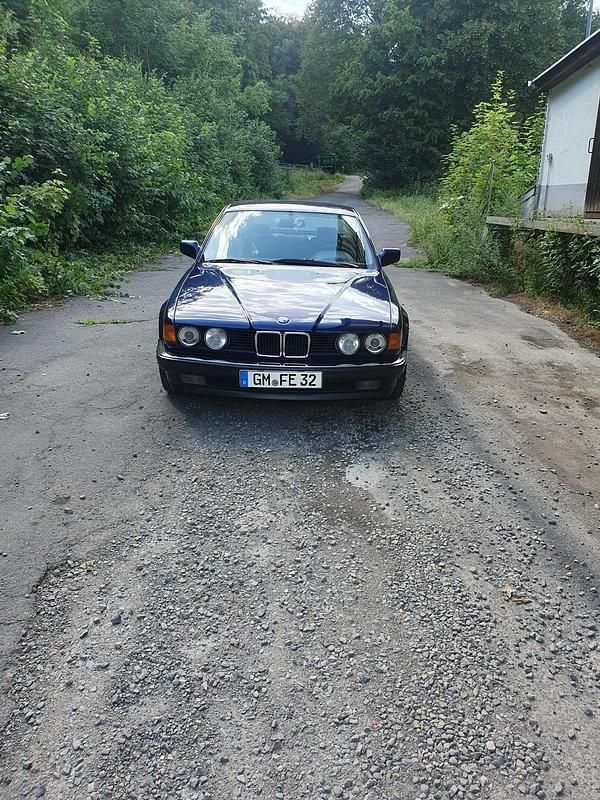 Blau Gebraucht 1990 BMW 730 Limousine | 7.899 € - Bild 1/4