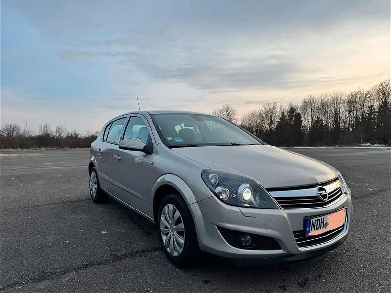 Gebraucht Opel Astra 116 PS (85 kW) 2008 Grau Limousine