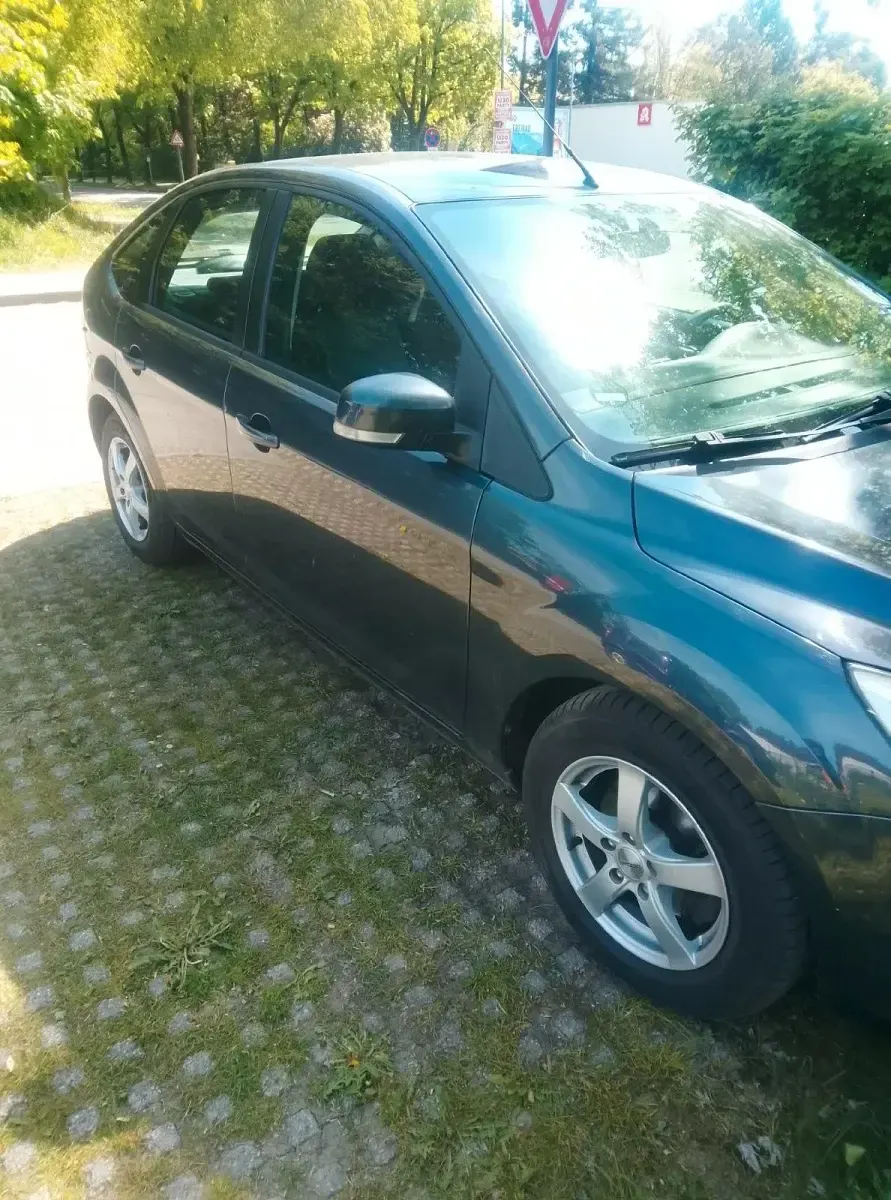 Używany Ford Focus 110 KM (80 kW) 2010 Szary Sedan/Limuzyna