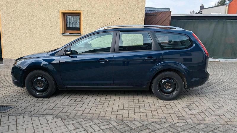 Gebraucht Ford Focus Titanium 116 PS (85 kW) 2010 Blau Kombi
