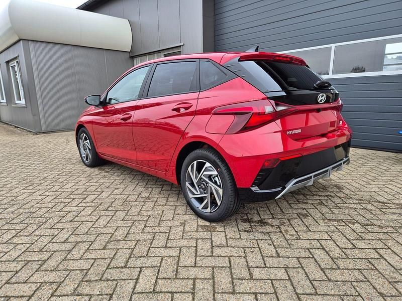 Neu Hyundai i20 Trend 90 PS (66 kW) 2026 Dragon red Kleinwagen