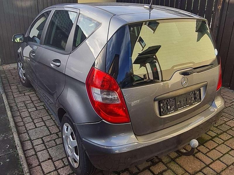 Gebraucht Mercedes A160 95 PS (69 kW) 2012 Silber Limousine