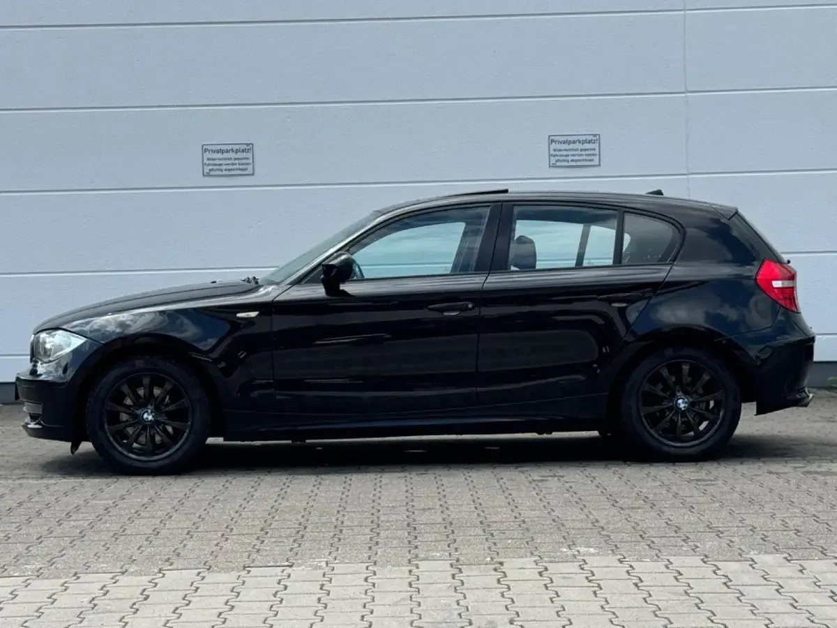 Gebraucht BMW 120 177 PS (130 kW) 2011 Schwarz Kleinwagen