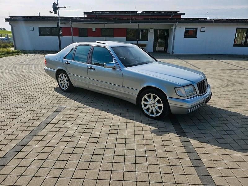 Silber Gebraucht 1995 Mercedes S320 Limousine | 15.500 € - Bild 1/4