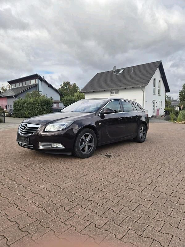 Braun Gebraucht 2011 Opel Insignia Kombi | 4.490 € (Fairer Preis) - Bild 1/4