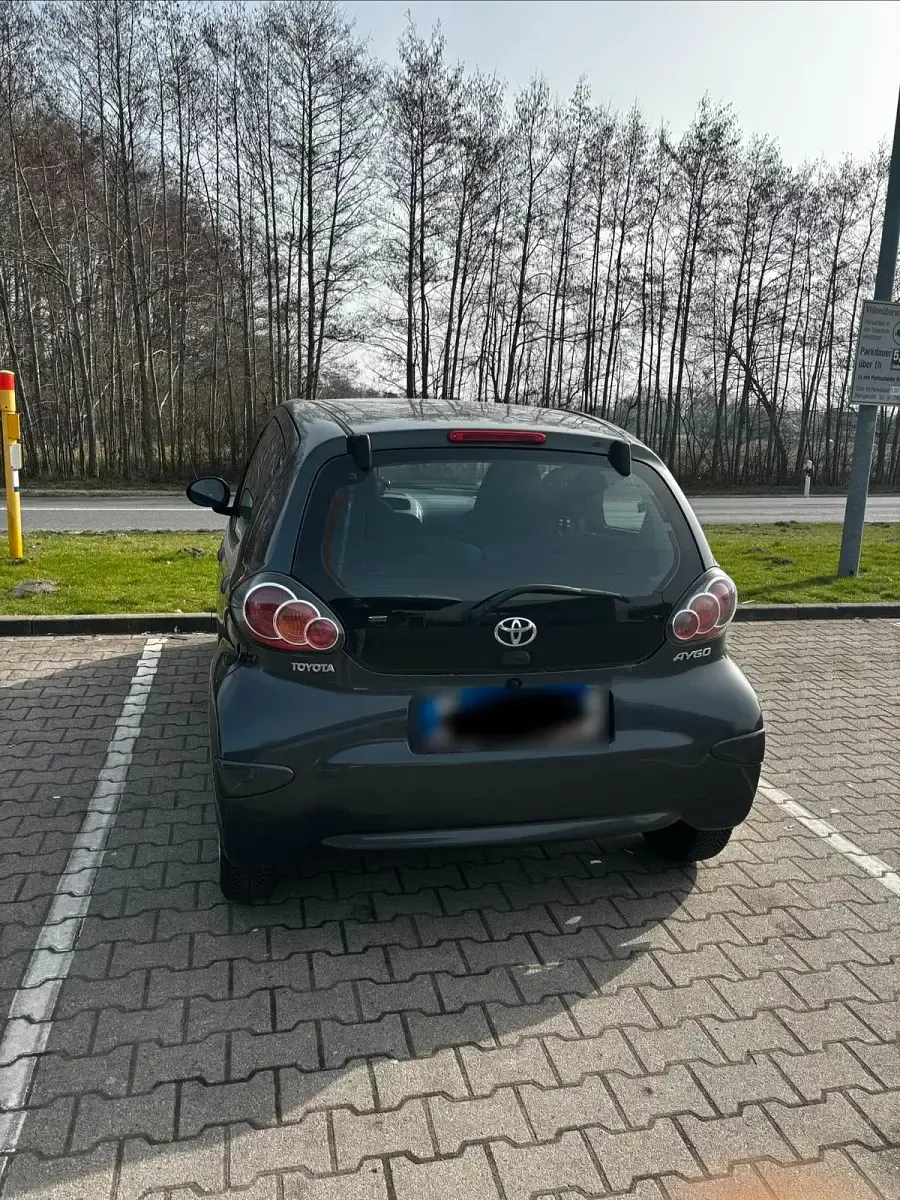 Używany Toyota Aygo 68 KM (50 kW) 2012 Szary Hatchback