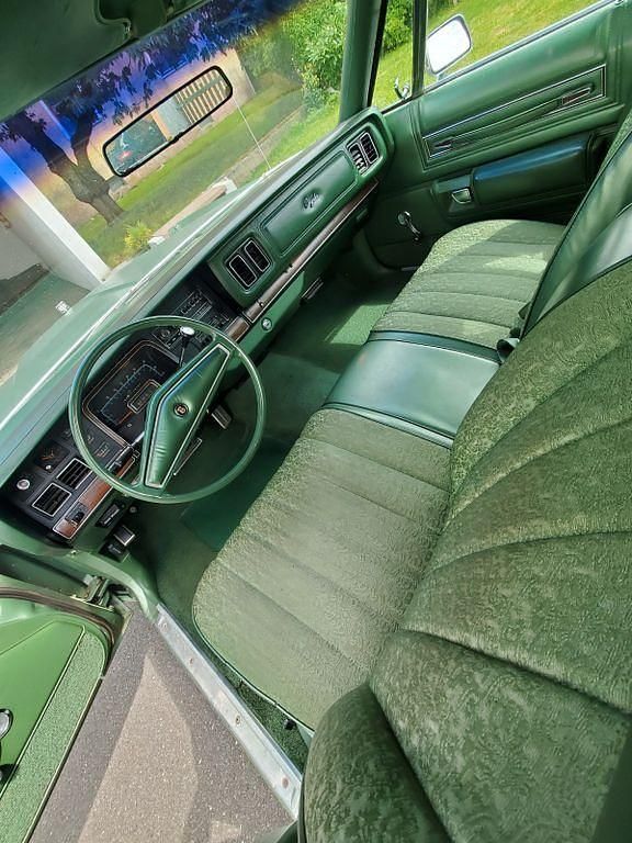Grün Gebraucht 1977 Chrysler Newport Limousine | 15.500 € - Bild 1/4