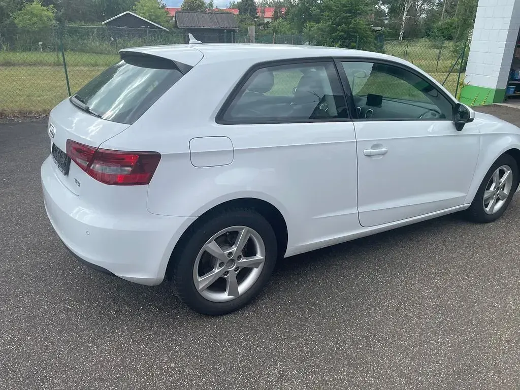 Gebraucht Audi A3 Attraction 105 PS (77 kW) 2014 Weiß Kleinwagen