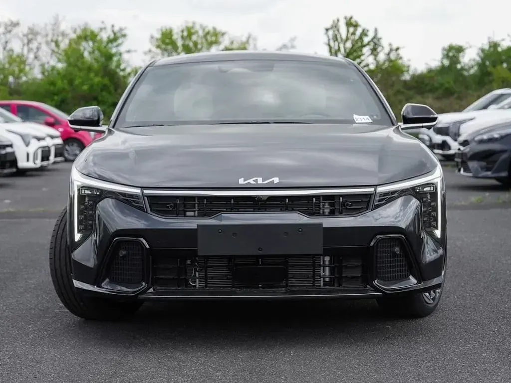 Neu Kia K4 GT-Line 179 PS (131 kW) 2026 Grau interstellar grau metalli Limousine