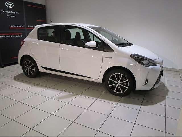 Gebraucht Toyota Yaris Hybrid Team 75 PS (55 kW) 2018 Weiß Limousine