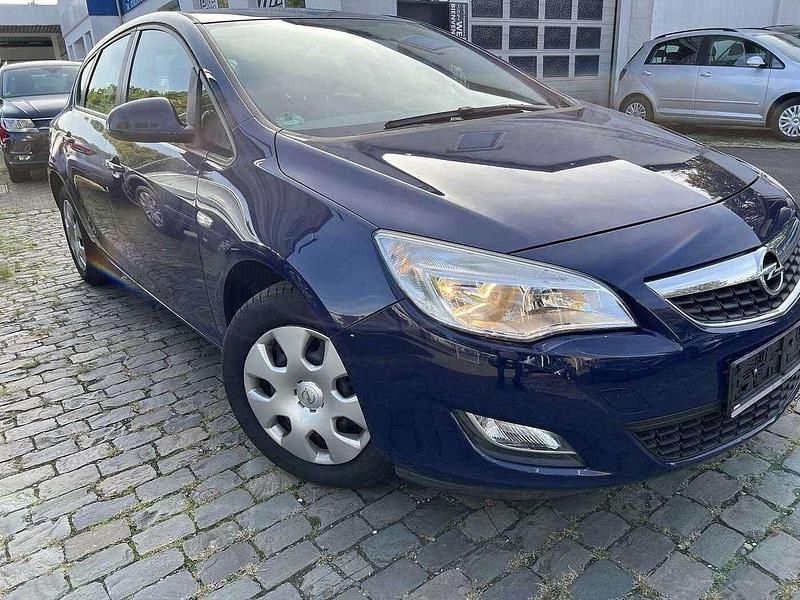 Gebraucht Opel Astra Edition 87 PS (63 kW) 2012 Royal blau Kleinwagen