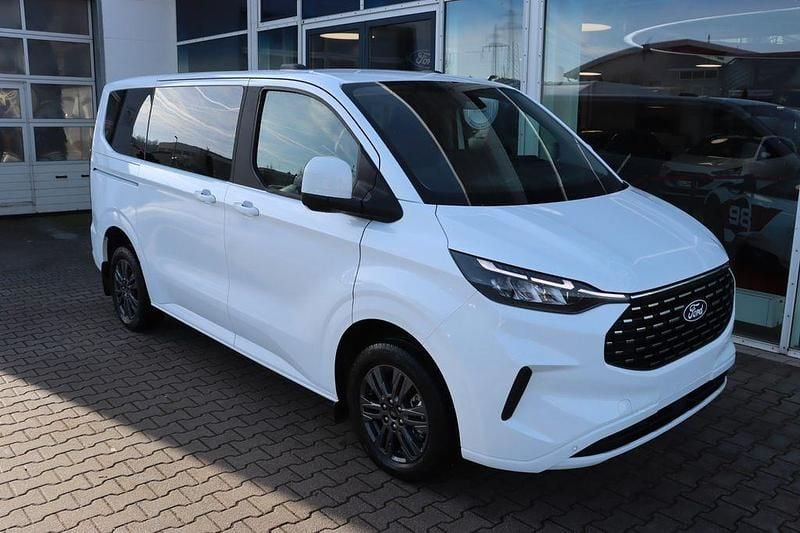 Ny Ford Tourneo Titanium 232 HK (170 kW) 2026 Hvid MPV