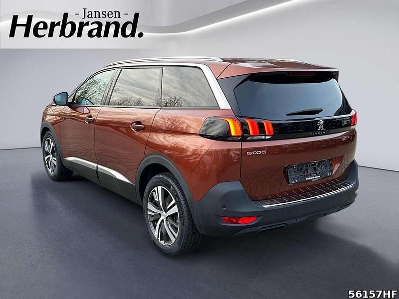 Gebraucht Peugeot 5008 Allure 131 PS (96 kW) 2023 Lackierung cuprite/metallic kl SUV