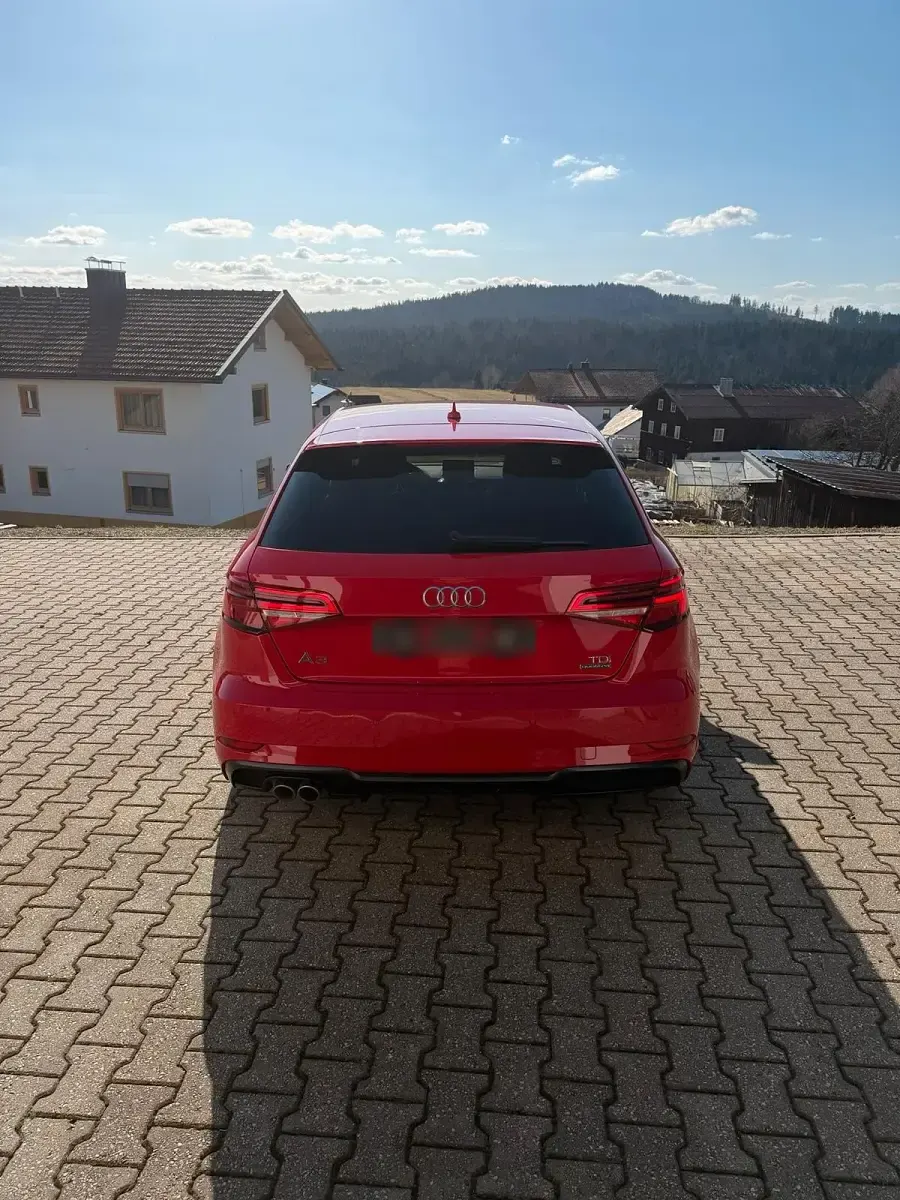 Gebraucht Audi A3 150 PS (110 kW) 2018 Rot Limousine
