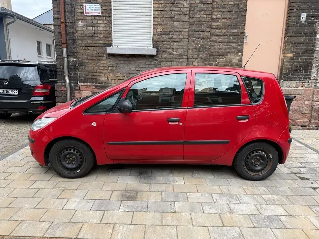 Gebraucht Mitsubishi Colt Invite 95 PS (69 kW) 2004 Rot Kleinwagen