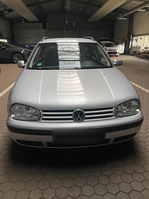 Gebraucht VW Golf IV 100 PS (73 kW) 2004 Silber Kombi