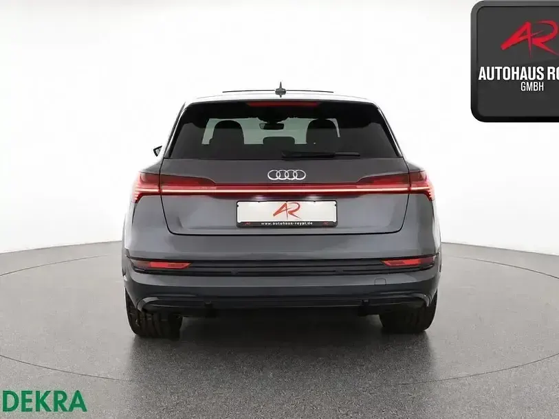 Gebraucht Audi e-tron Sport 369 kW (503 PS) 2023 Grau SUV