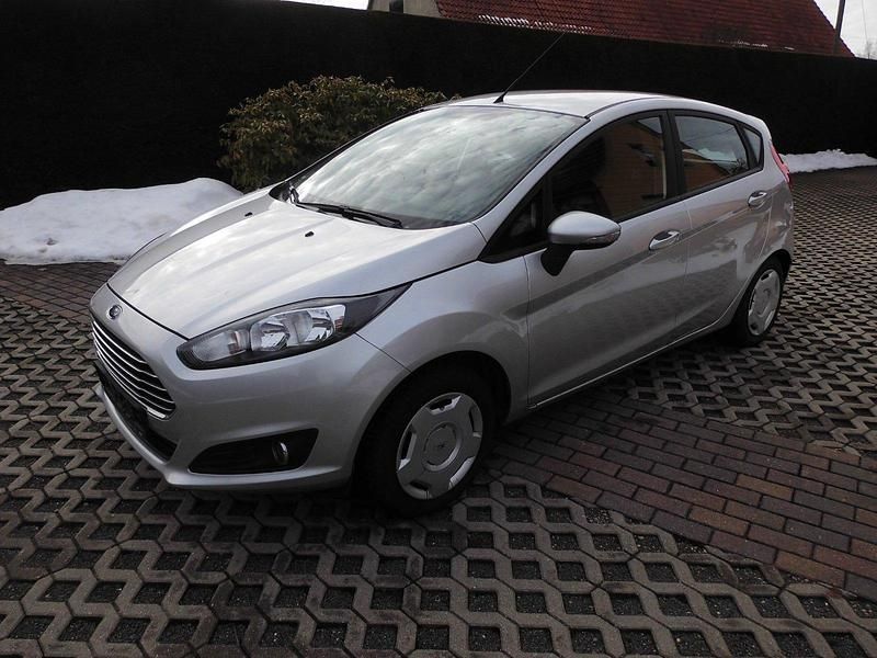 Gebraucht Ford Fiesta 80 PS (58 kW) 2014 Silber Kleinwagen