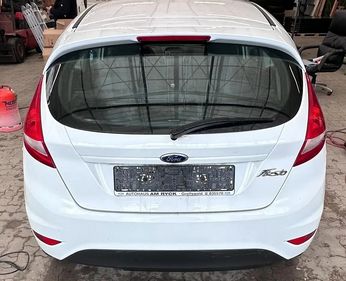 Gebraucht Ford Fiesta 60 PS (44 kW) 2012 Weiß Coupé