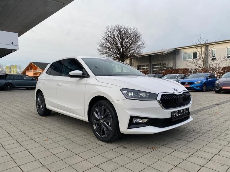 Candy weiß Gebraucht 2021 Skoda Fabia Style Kleinwagen | 17.990 € (Fairer Preis) - Bild 1/4