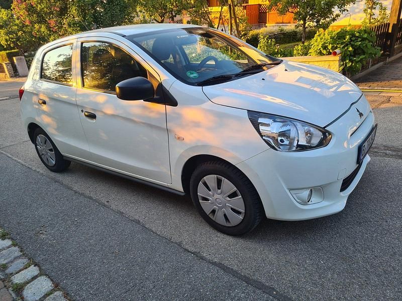 Weiß Gebraucht 2015 Mitsubishi Space Star Kleinwagen | 3.999 € (Guter Preis) - Bild 1/4