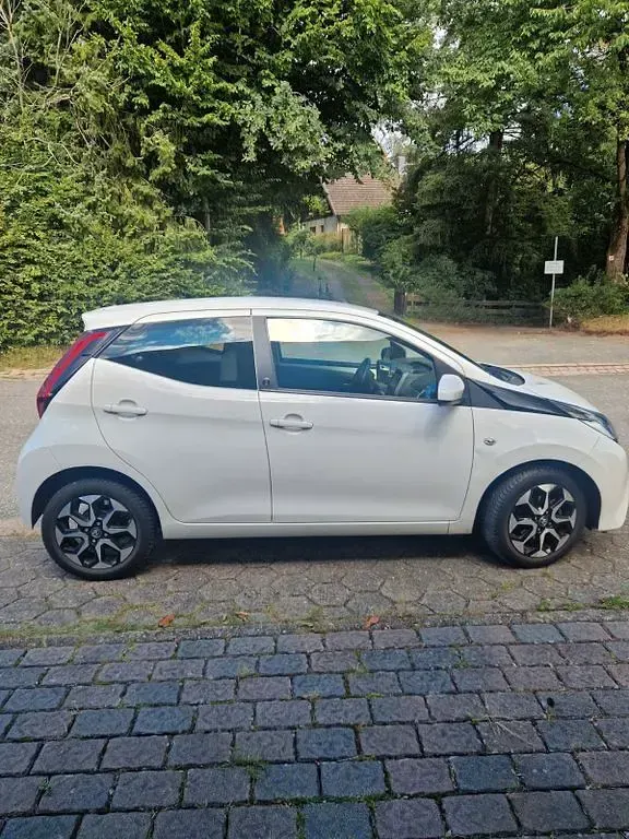 Gebraucht Toyota Aygo X-play 72 PS (52 kW) 2020 Weiß Kleinwagen