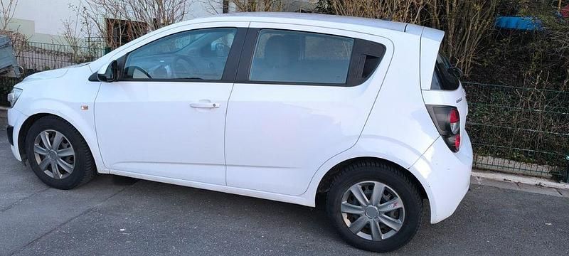 Gebraucht Chevrolet Aveo 86 PS (63 kW) 2013 Weiß Kleinwagen