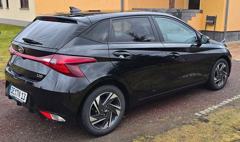 Gebraucht Hyundai i20 Comfort 84 PS (61 kW) 2021 Schwarz Kleinwagen