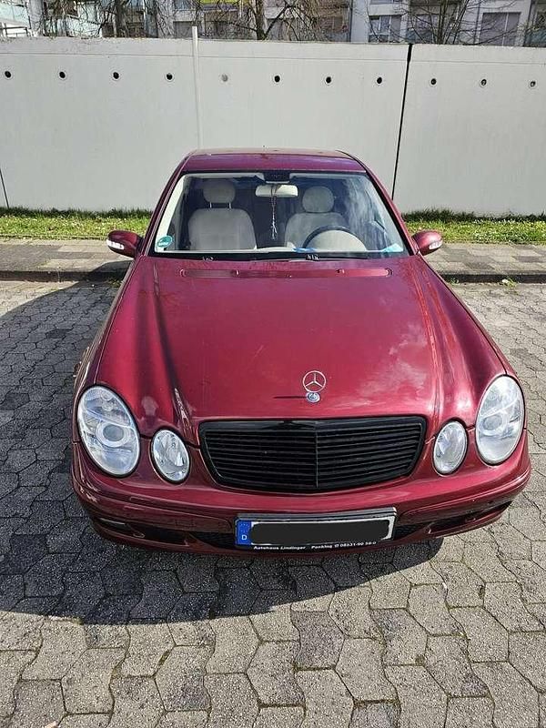 Gebraucht Mercedes E220 Classic 150 PS (110 kW) 2004 Limousine