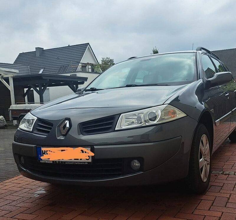 Grau Gebraucht 2006 Renault Mégane II Avantage Limousine | 2.200 € (Fairer Preis) - Bild 1/4