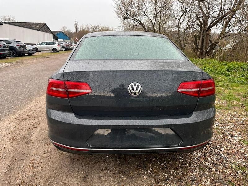 Second-hand VW Passat Highline 150 CP (110 kW) 2016 Gri Berlinǎ