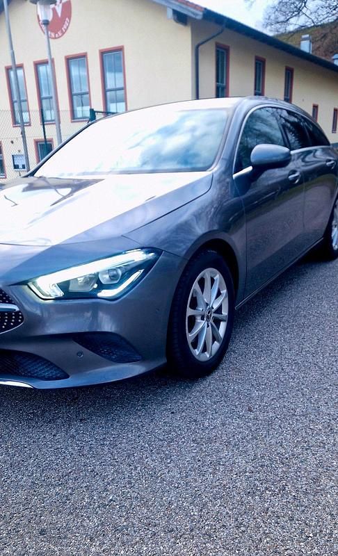 Gebraucht Mercedes CLA180 136 PS (100 kW) 2021 Grau Limousine